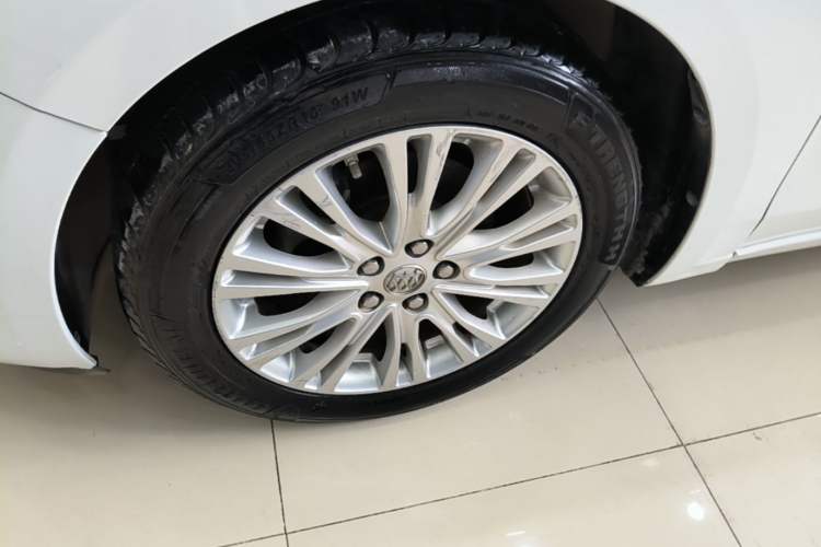 Used Buick GT 2016 15N Automatic Elite Edition Left Front Wheel Hub