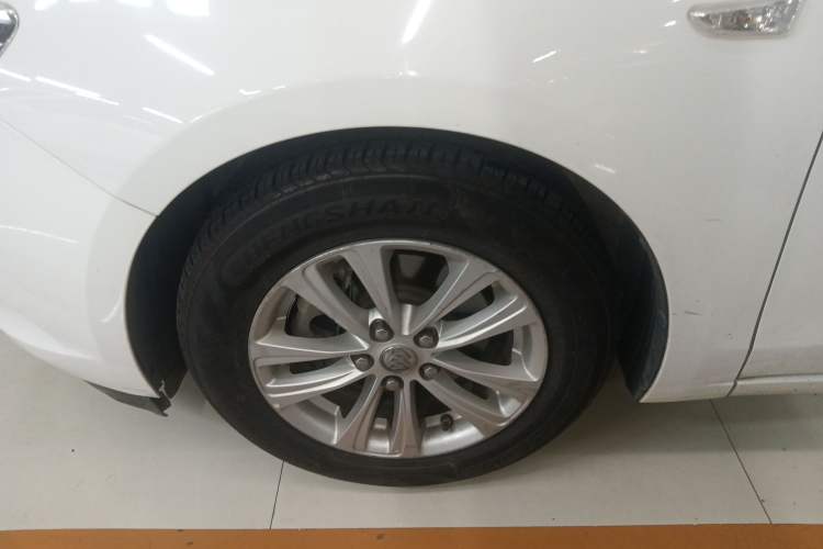 Used Buick GT 2016 15N Automatic Entry-Level Trim Left Front Wheel Hub