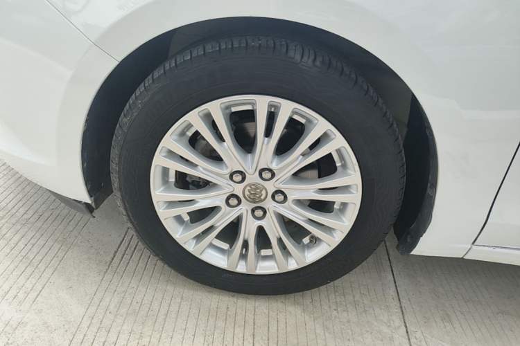 Used Buick GT 2016 15N Automatic Elite Edition Left Front Wheel Hub