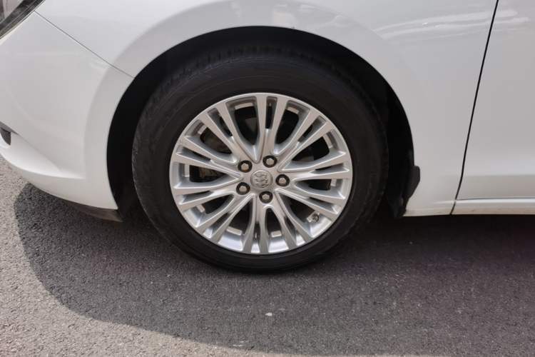 Used Buick GT 2016 15N Automatic Luxury Edition Left Front Wheel Hub