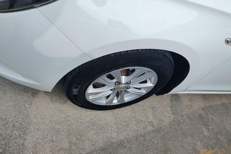 Used Buick GT 2016 15N Manual Entry-Level Trim Left Front Wheel Hub