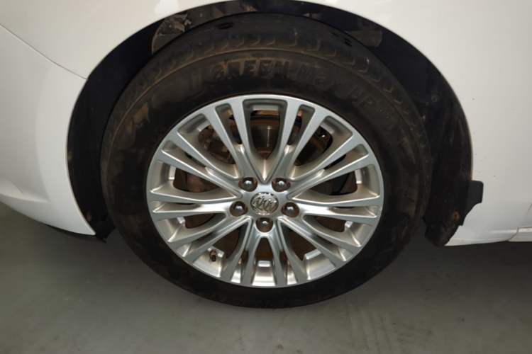 Used Buick GT 2016 15N Automatic Elite Edition Left Front Wheel Hub