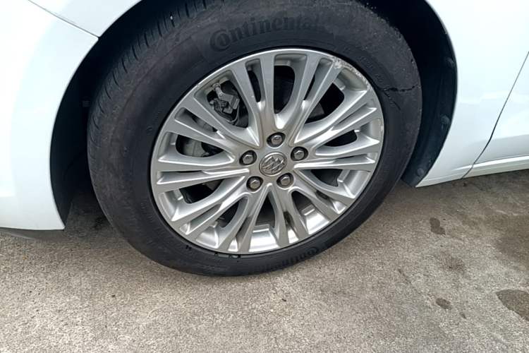 Used Buick GT 2016 15N Automatic Elite Edition Left Front Wheel Hub