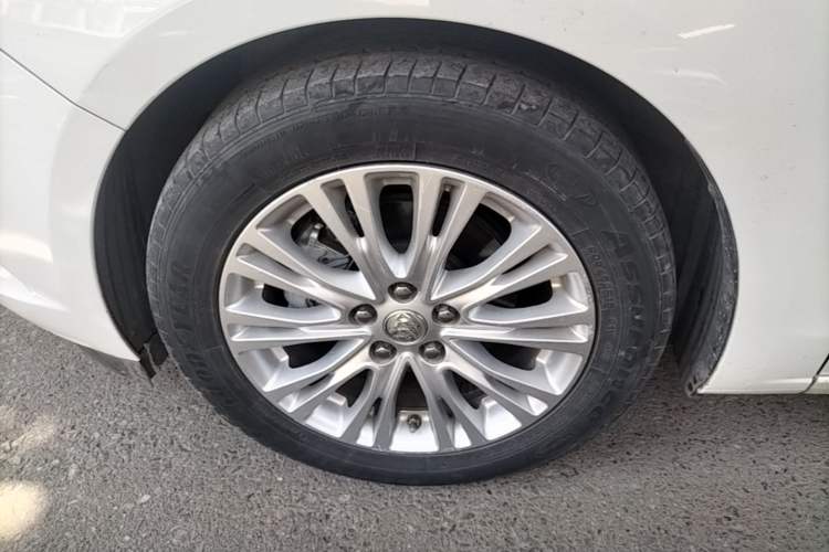 Used Buick GT 2016 15N Automatic Luxury Edition Left Front Wheel Hub