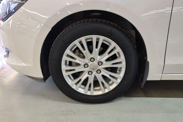 Used Buick GT 2016 15N Automatic Elite Edition Left Front Wheel Hub