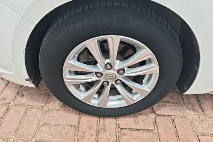 Used Buick GT 2016 15N Automatic Entry-Level Trim Left Front Wheel Hub
