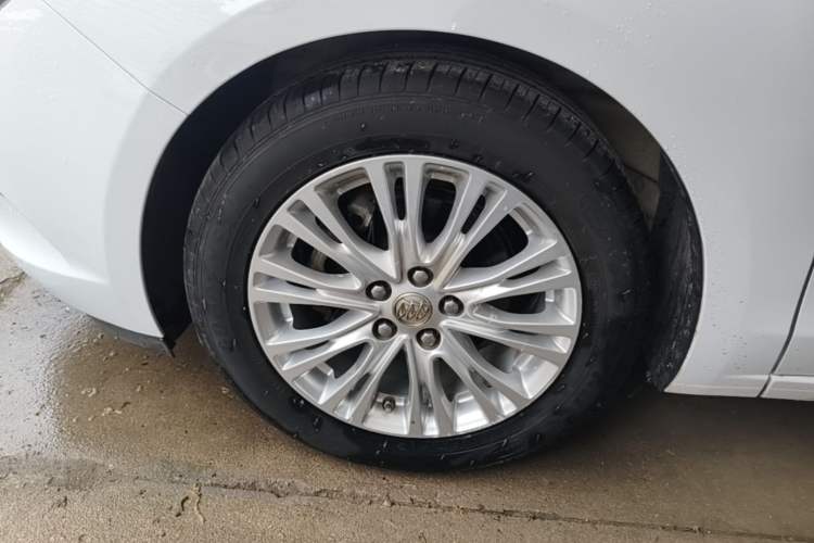 Used Buick GT 2016 15N Automatic Elite Edition Left Front Wheel Hub