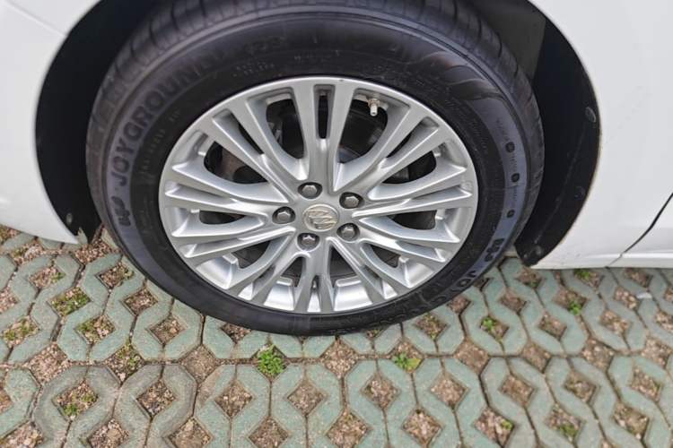 Used Buick GT 2016 15N Automatic Elite Edition Left Front Wheel Hub