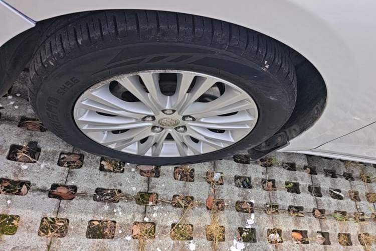 Used Buick GT 2016 15N Automatic Elite Edition Left Front Wheel Hub