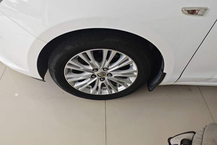 Used Buick GT 2016 15N Automatic Luxury Edition Left Front Wheel Hub
