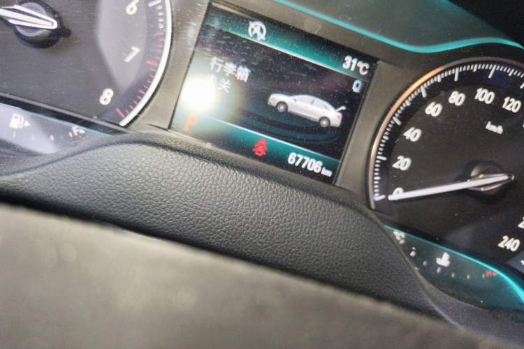 Used Buick GT 2016 15N Automatic Luxury Edition Odometer Close Up
