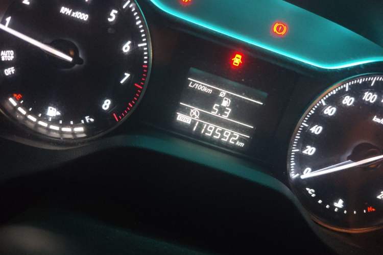 Used Buick GT 2016 15N Manual Entry-Level Trim Odometer Close Up