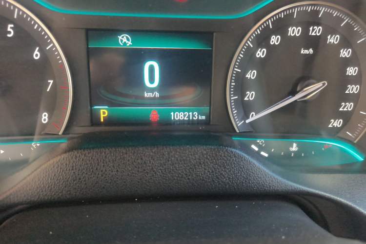 Used Buick GT 2016 18T Dual-Clutch Elite Model Odometer Close Up