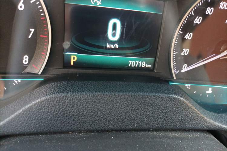 Used Buick GT 2016 15N Automatic Elite Edition Odometer Close Up