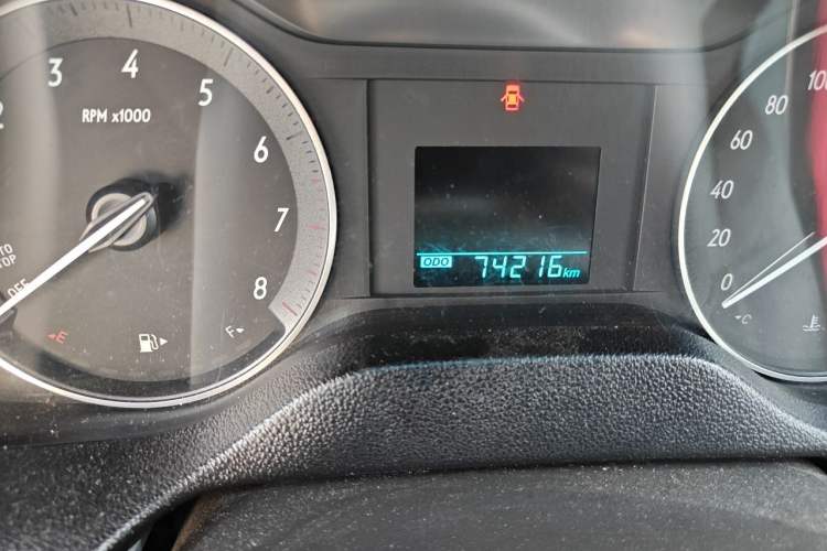 Used Buick GT 2016 15N Automatic Entry-Level Trim Odometer Close Up