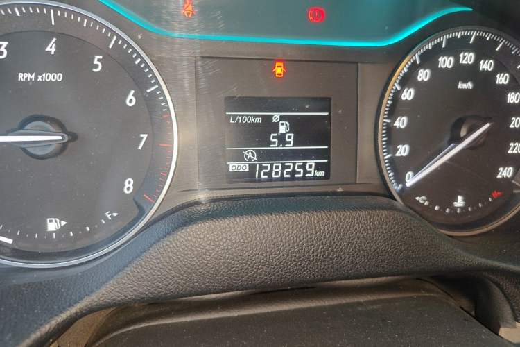 Used Buick GT 2016 15N Manual Entry-Level Trim Odometer Close Up