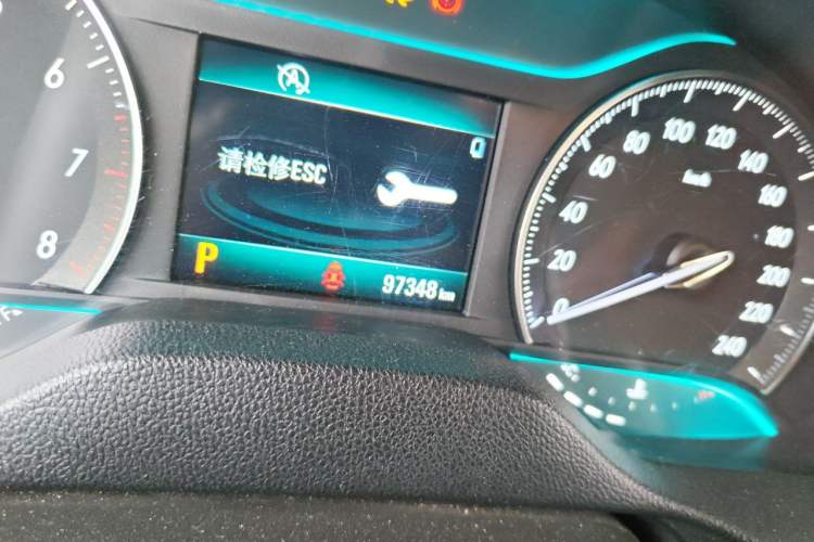 Used Buick GT 2016 15N Automatic Elite Edition Odometer Close Up