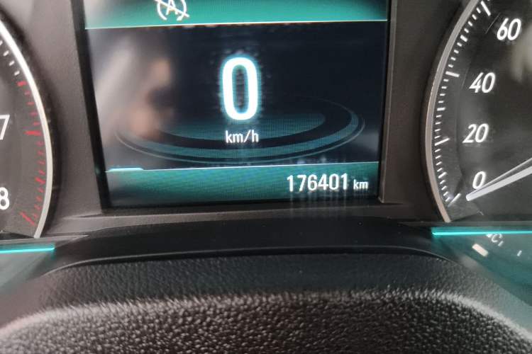 Used Buick GT 2016 15N Manual Elite Edition Odometer Close Up