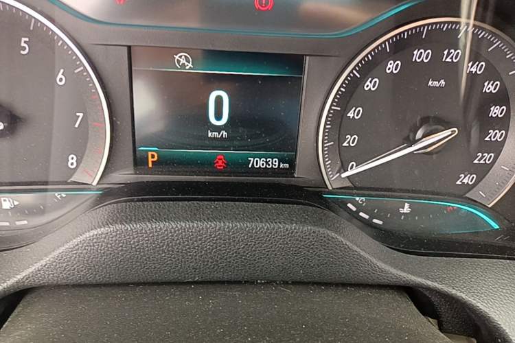 Used Buick GT 2016 15N Automatic Elite Edition Odometer Close Up