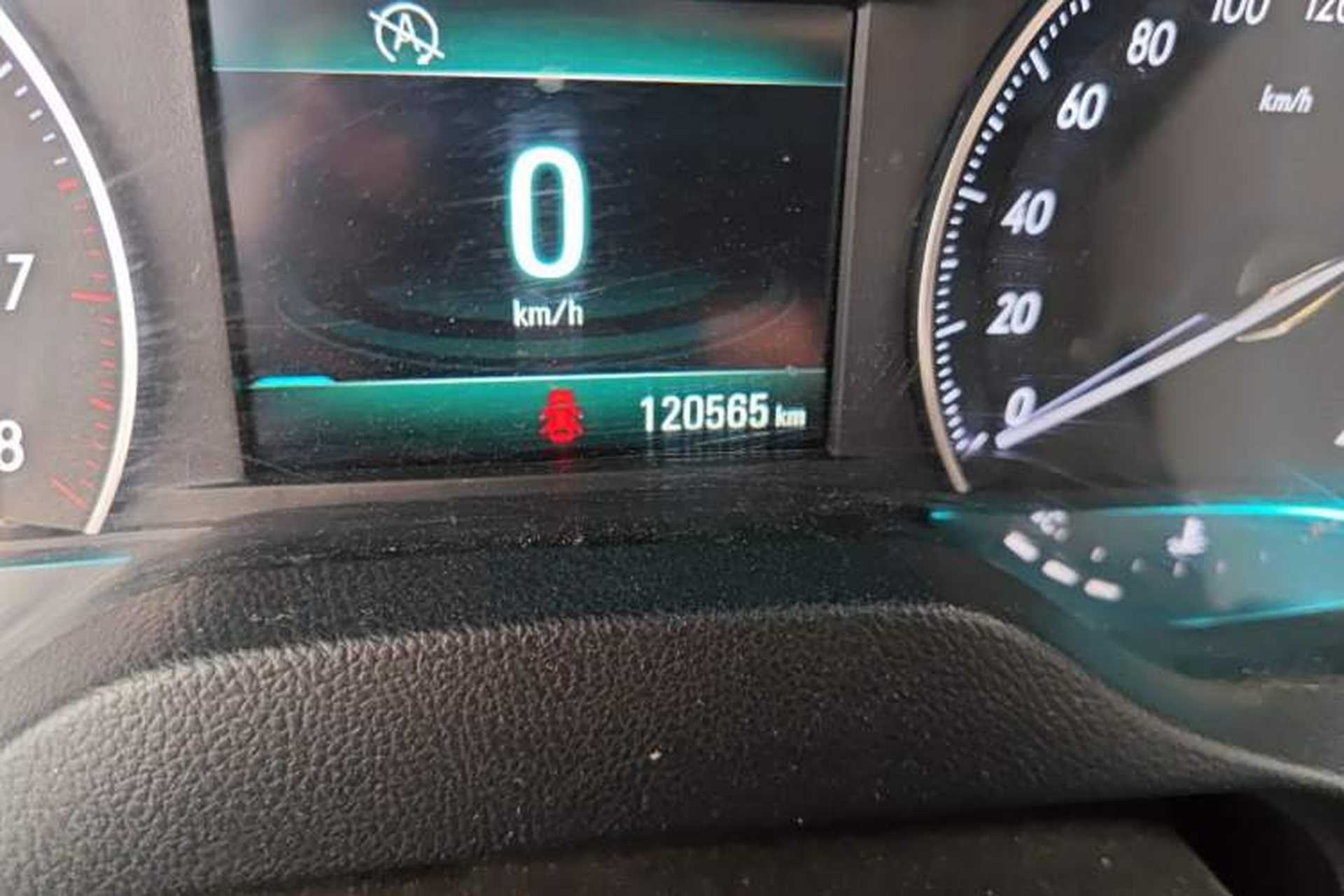 Used Buick GT 2016 15N Manual Elite Edition Odometer Close Up