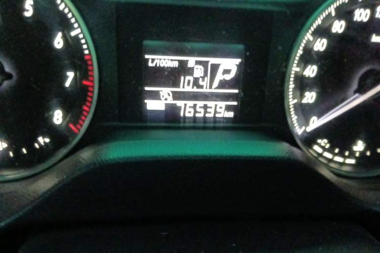 Used Buick GT 2016 15N Automatic Entry-Level Trim Odometer Close Up