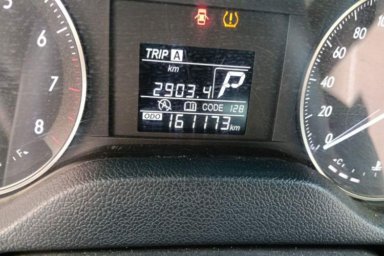Used Buick GT 2016 15N Automatic Entry-Level Trim Odometer Close Up