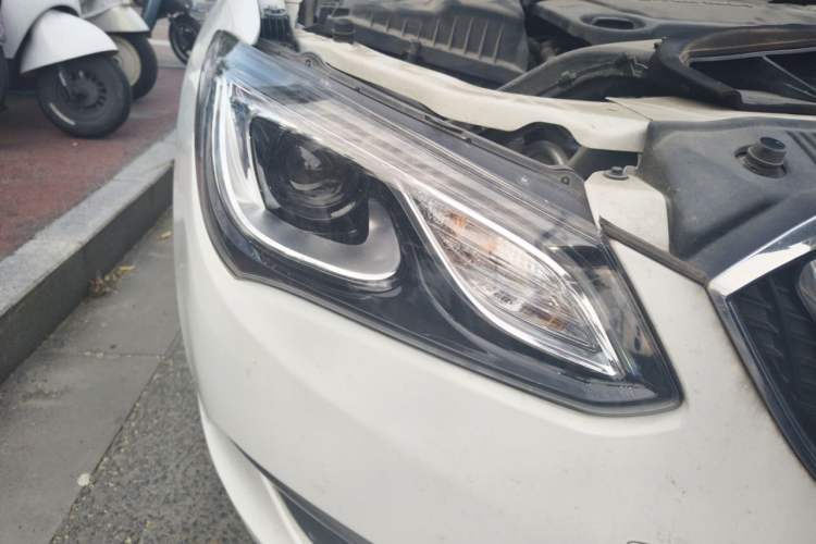 Used Buick GT 2016 15N Automatic Luxury Edition Right Front Headlight