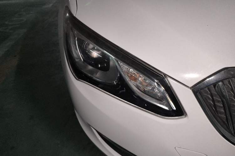 Used Buick GT 2016 15N Automatic Luxury Edition Right Front Headlight
