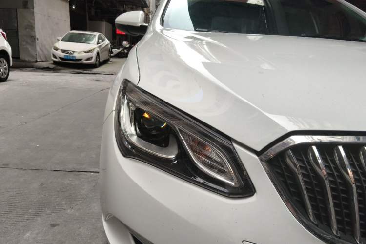 Used Buick GT 2016 15N Automatic Luxury Edition Right Front Headlight