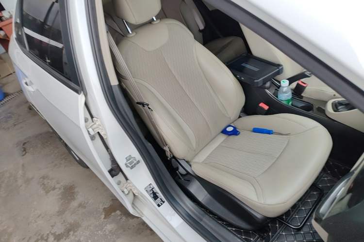 Used Buick GT 2016 18T Dual-Clutch Elite Model Right Front Seat