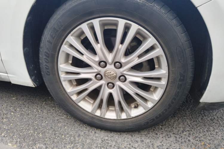 Used Buick GT 2016 15N Automatic Luxury Edition Right Front Wheel Hub