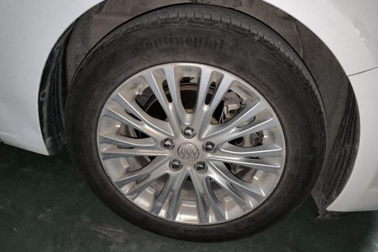 Used Buick GT 2016 15N Automatic Luxury Edition Right Front Wheel Hub