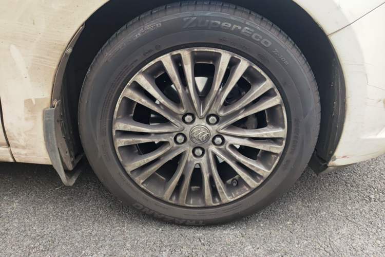 Used Buick GT 2016 15N Automatic Elite Edition Right Front Wheel Hub