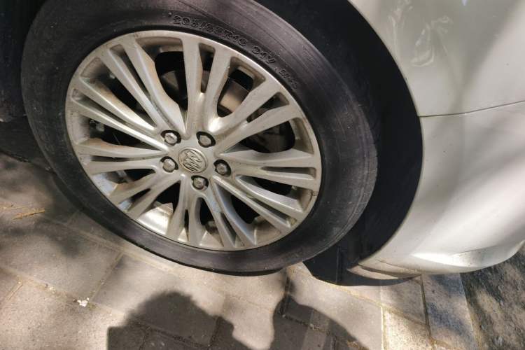 Used Buick GT 2016 15N Automatic Elite Edition Right Front Wheel Hub