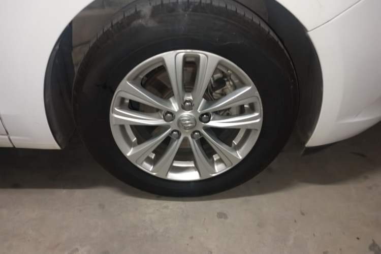 Used Buick GT 2016 15N Automatic Entry-Level Trim Right Front Wheel Hub