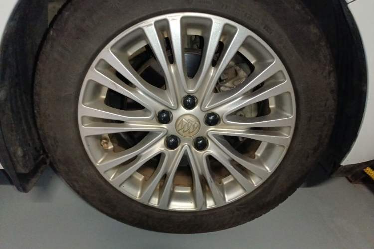 Used Buick GT 2016 15N Automatic Luxury Edition Right Front Wheel Hub