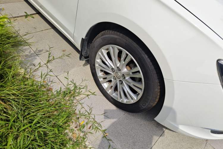 Used Buick GT 2016 15N Automatic Elite Edition Right Front Wheel Hub