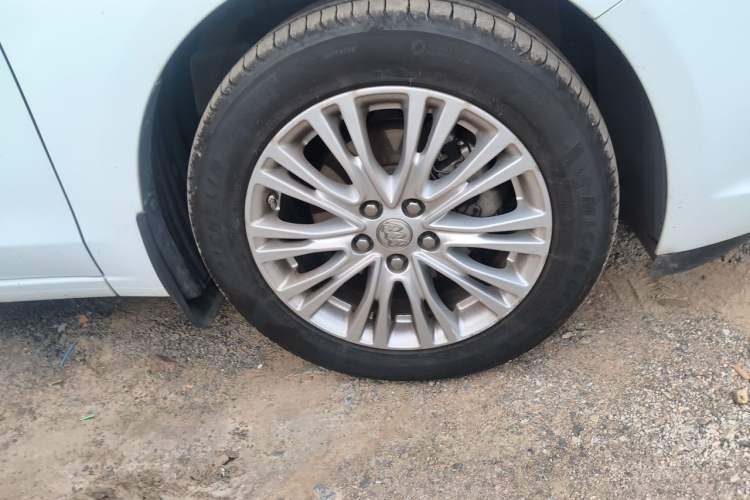 Used Buick GT 2016 15N Automatic Elite Edition Right Front Wheel Hub