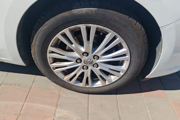 Used Buick GT 2016 15N Manual Elite Edition Right Front Wheel Hub
