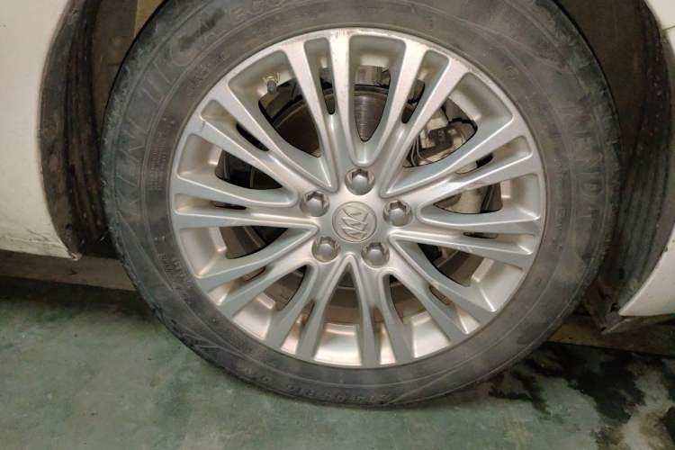 Used Buick GT 2016 15N Automatic Elite Edition Right Front Wheel Hub