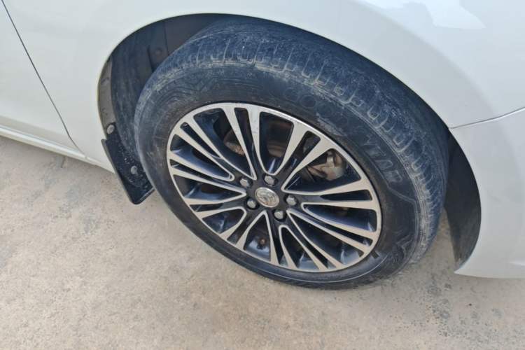 Used Buick GT 2016 18T Dual-Clutch Luxury Model Right Front Wheel Hub