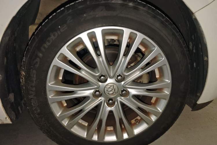 Used Buick GT 2016 15N Automatic Elite Edition Right Front Wheel Hub
