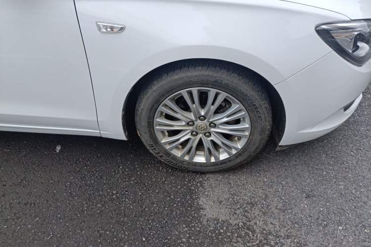 Used Buick GT 2016 15N Manual Elite Edition Right Front Wheel Hub