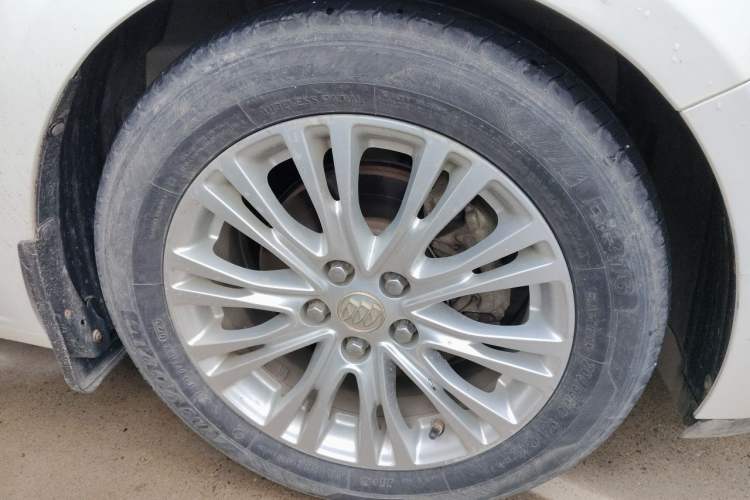 Used Buick GT 2016 15N Automatic Elite Edition Right Front Wheel Hub