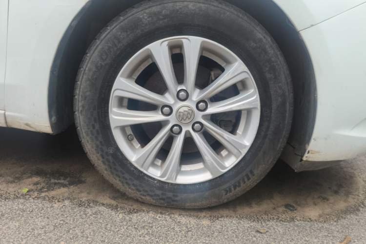 Used Buick GT 2016 15N Automatic Entry-Level Trim Right Front Wheel Hub