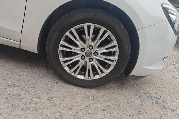 Used Buick GT 2016 15N Manual Elite Edition Right Front Wheel Hub