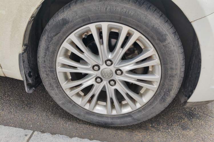 Used Buick GT 2016 15N Automatic Elite Edition Right Front Wheel Hub