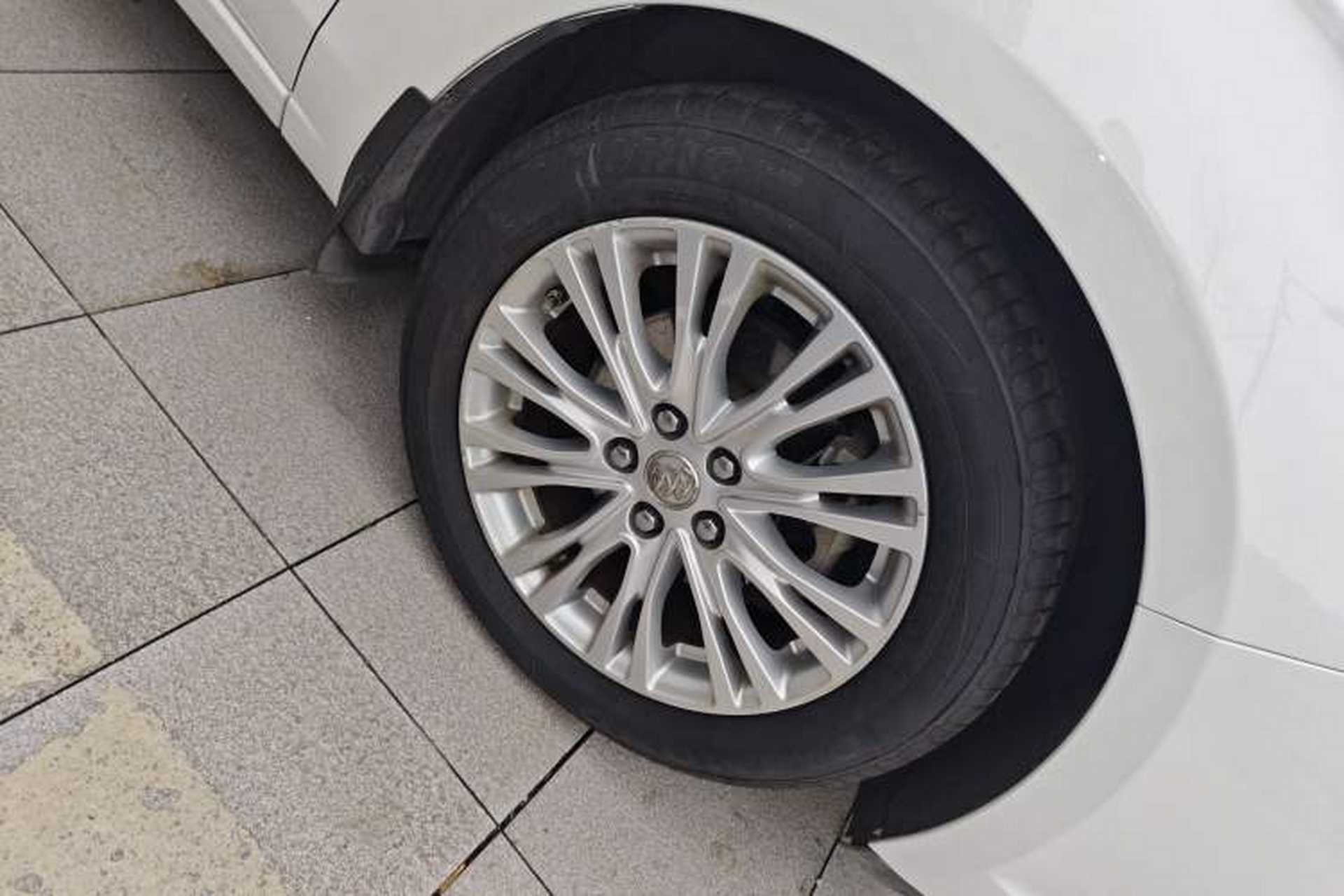 Used Buick GT 2016 15N Automatic Elite Edition Right Front Wheel Hub