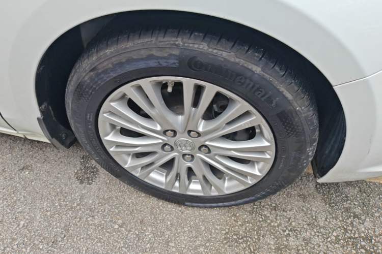 Used Buick GT 2016 15N Automatic Elite Edition Right Front Wheel Hub