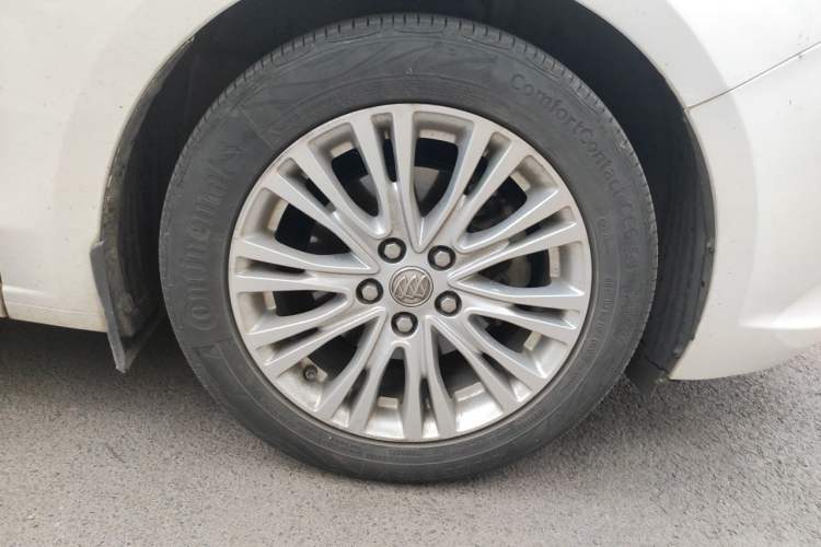 Used Buick GT 2016 15N Automatic Elite Edition Right Front Wheel Hub